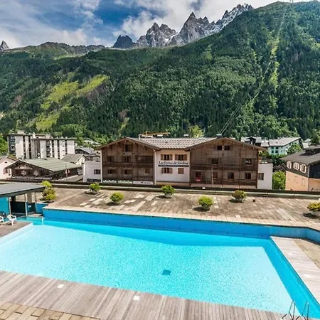 Center Summer Pool Mont-blanc View